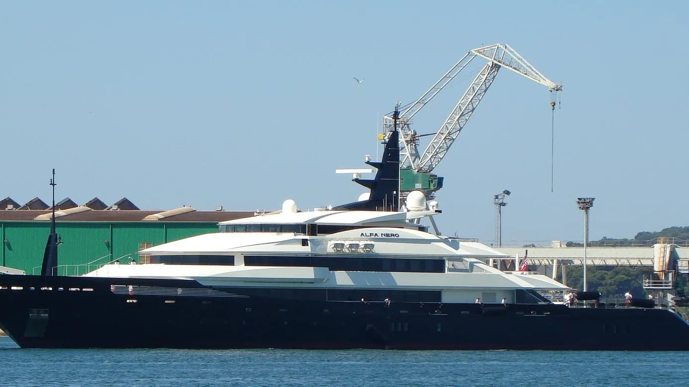 Российский предприниматель мог продать свою арестованную яхту