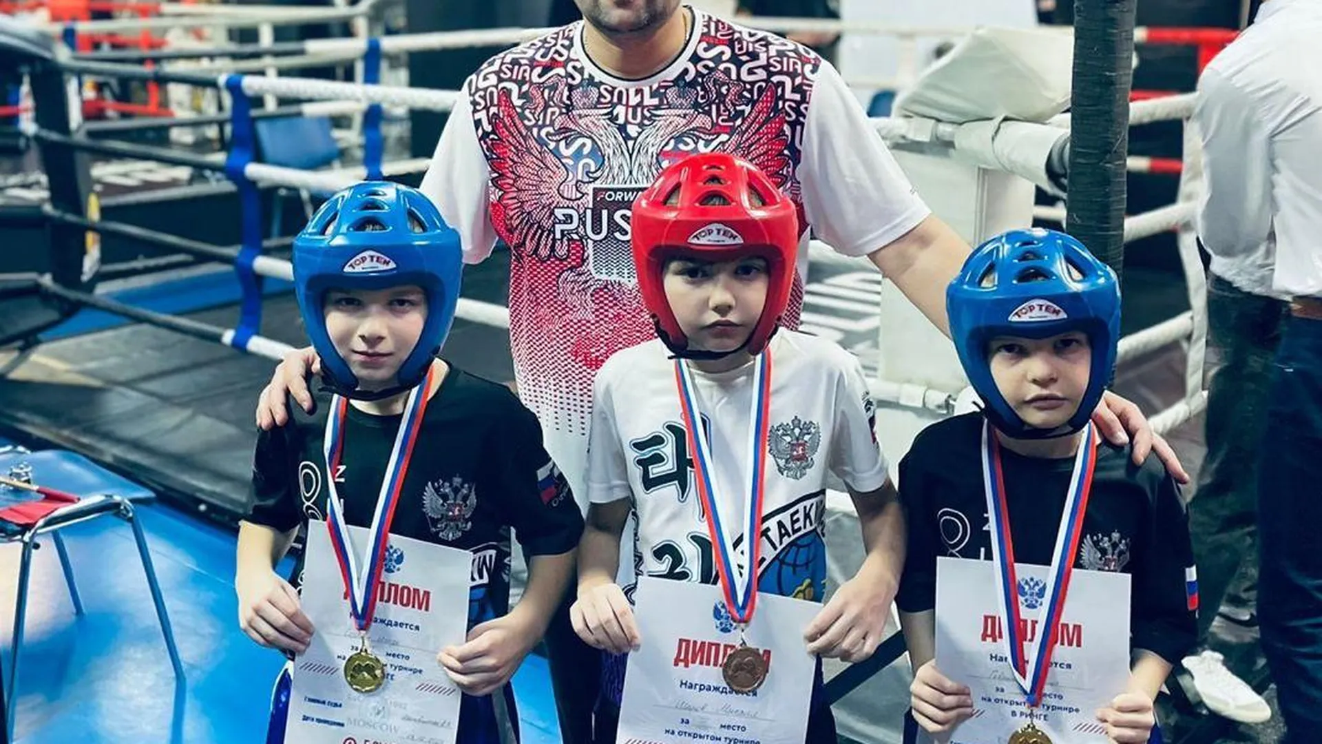 Спортсмены из Люберец завоевали 4 медали на турнире по кикбоксингу во Внукове