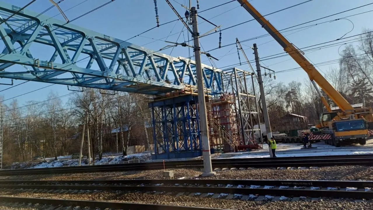В Люберцах завершили монтаж металлоконструкций на переходе в Малаховке
