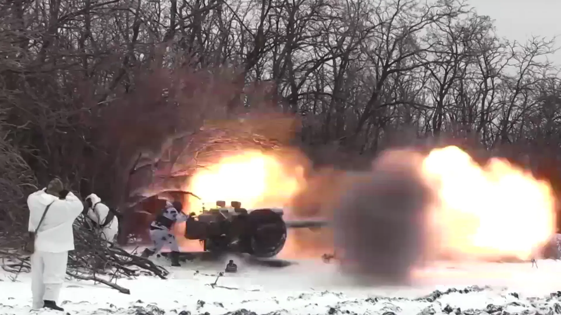 Расчеты гаубиц Д‑30 артиллерии ВС РФ проводят боевое слаживание на полигонах ДНР