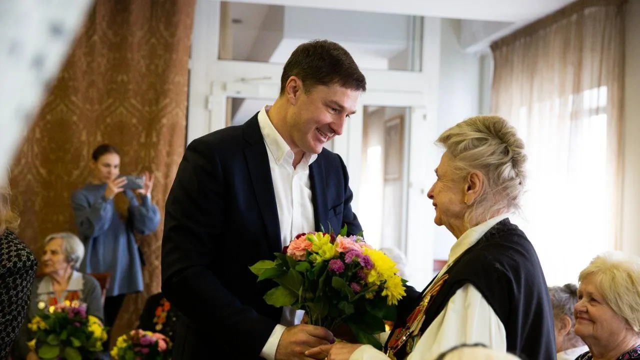 Глава Люберец вручил ветеранам ВОВ юбилейные медали к 80-летию Победы