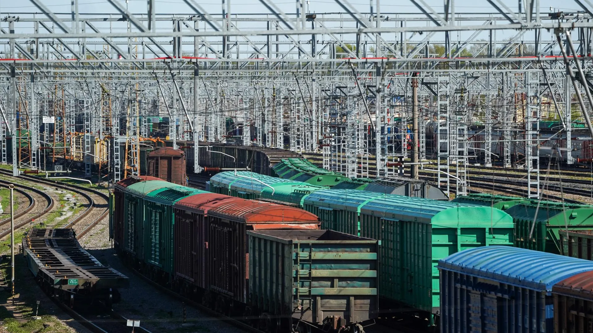 Погрузка на железных дорогах России упала на 3,2% в начале 2024 года
