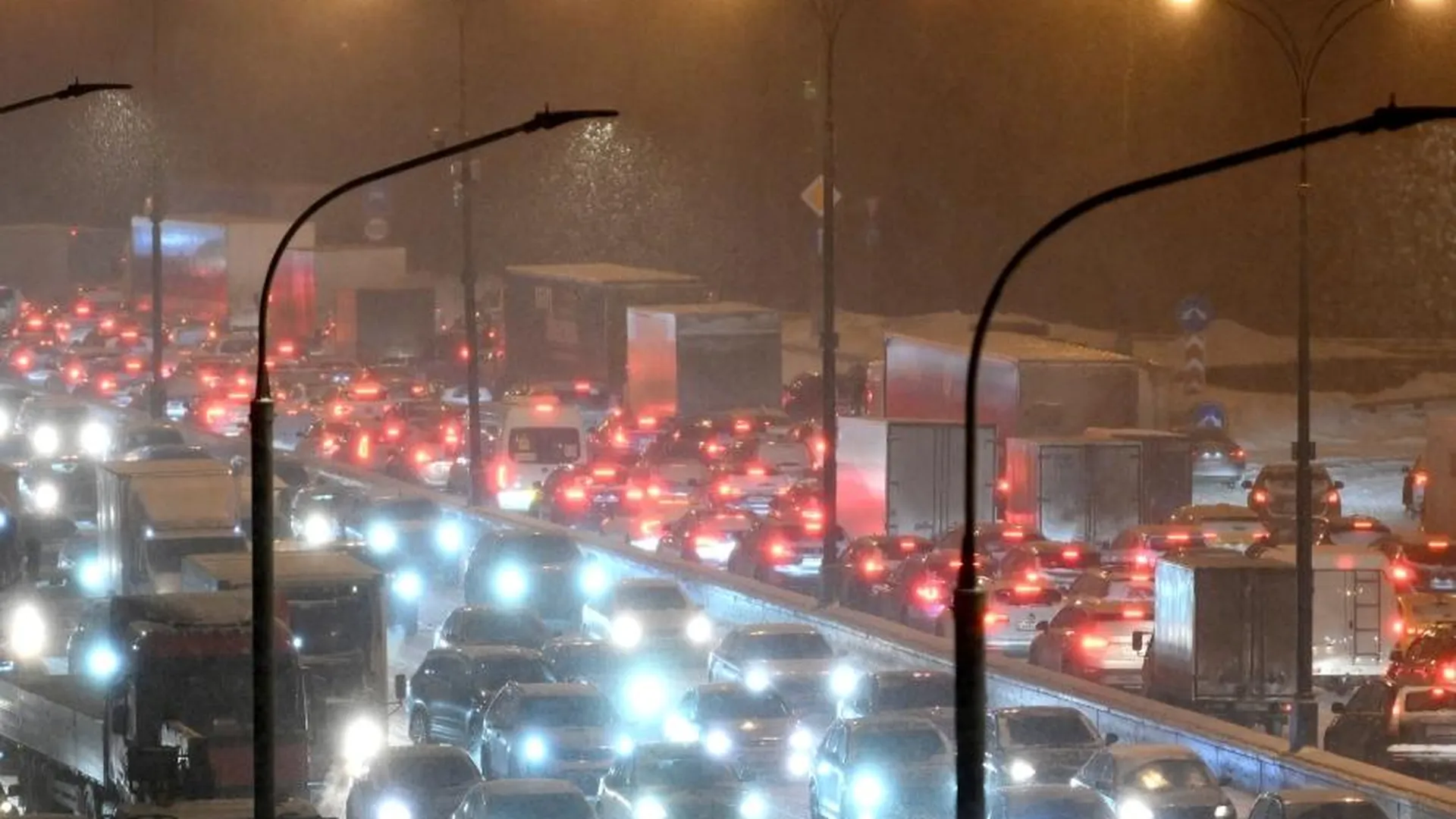 В Сети сообщают о столкновении 17 машин на Ярославском шоссе в Подмосковье