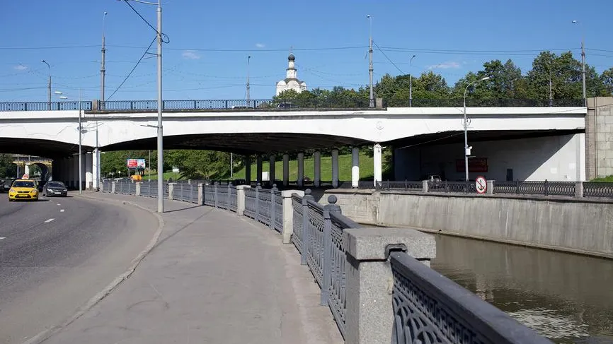 Ремонт Костомаровского моста в центре столицы завершат до конца года