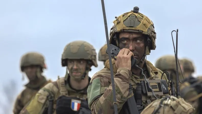 Разведка узнала, сколько французских солдат Макрон отправит на Украину