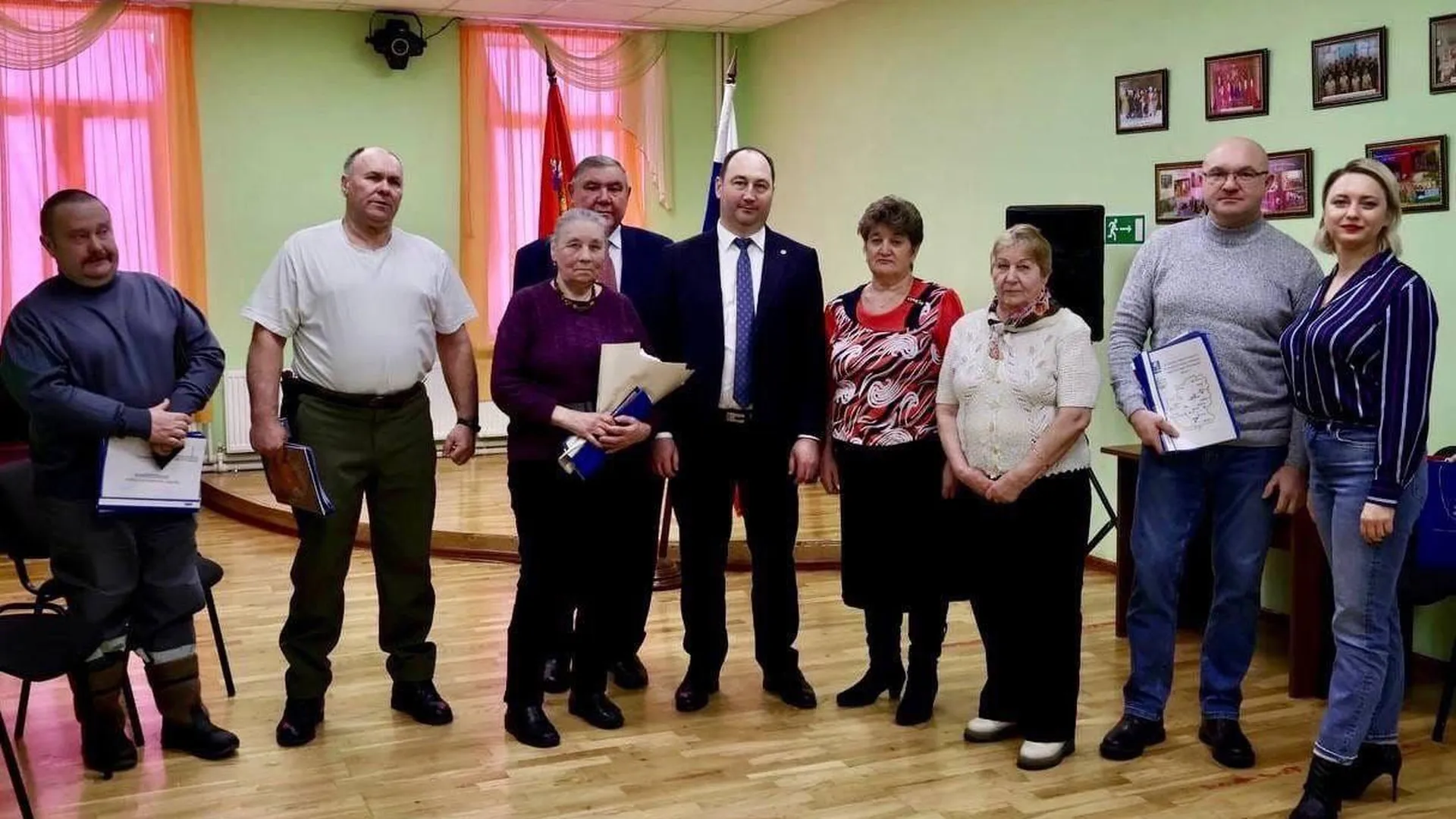 Пятеро избранных старост деревень в Ступине получили удостоверения