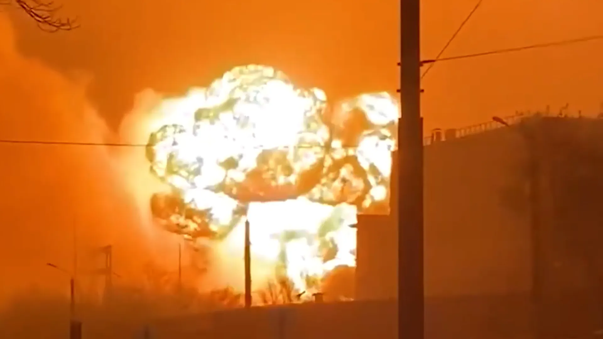 Момент взрыва на Челябинском тракторном заводе. ВИДЕО