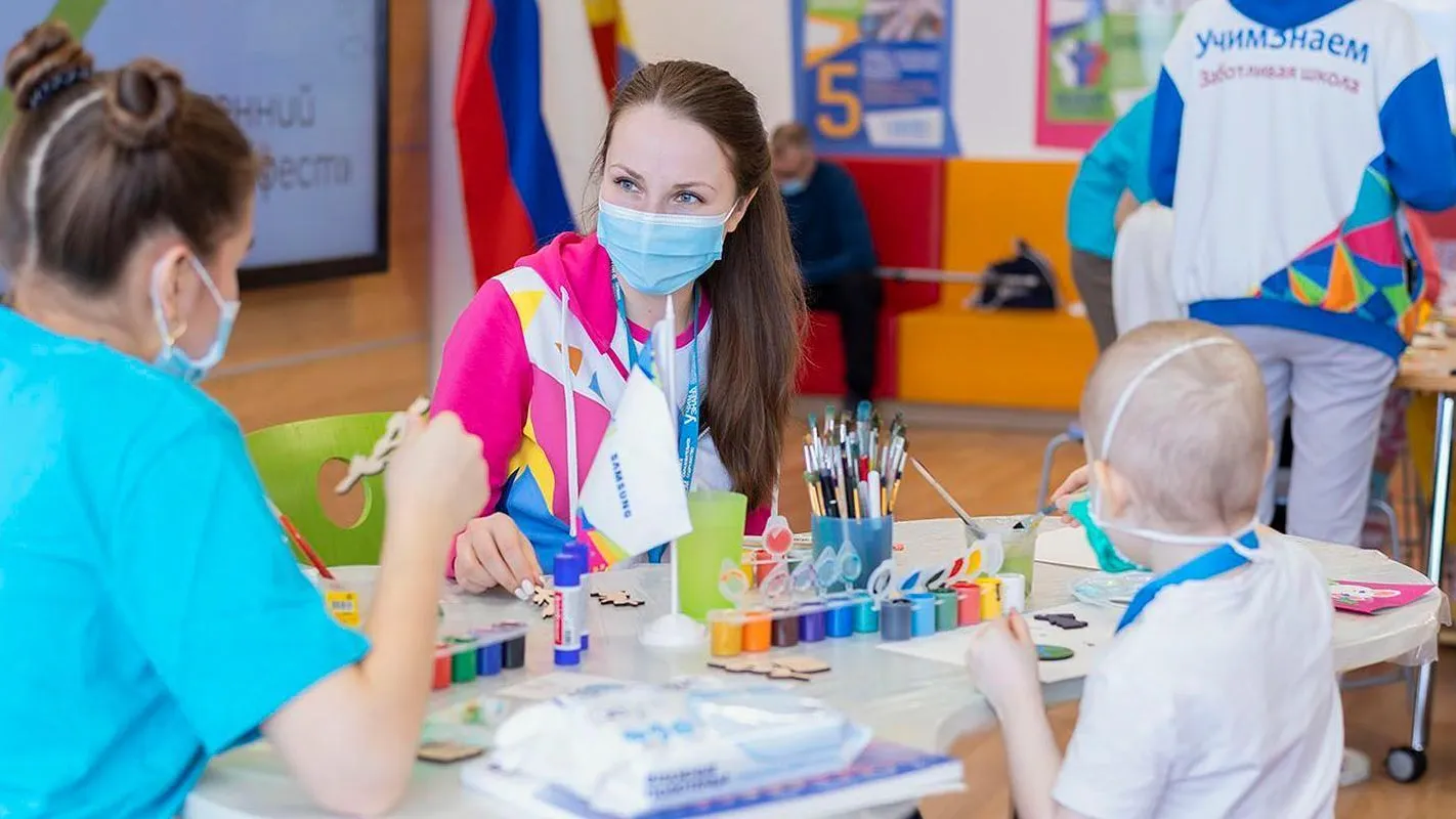 Старшеклассники Москвы помогают ученикам госпитальных школ