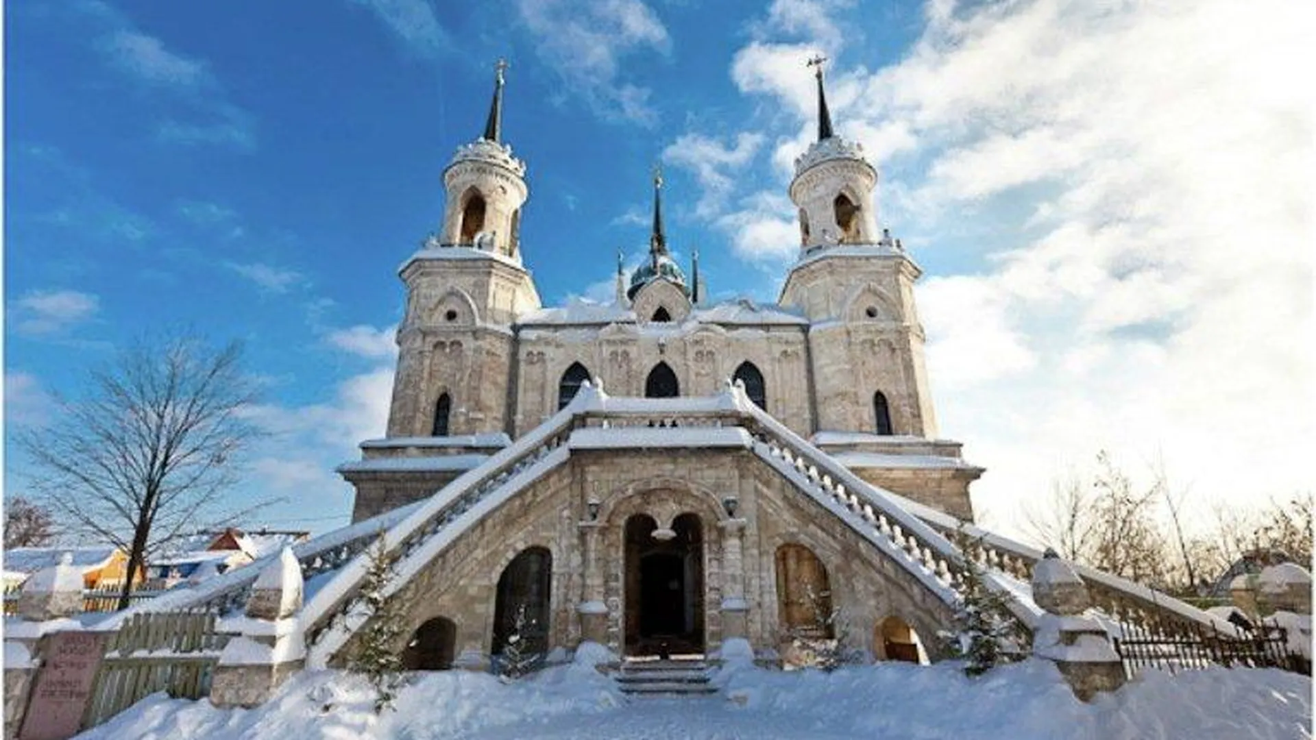 Усадьба Быково: псевдоготическая церковь и английский парк в Подмосковье