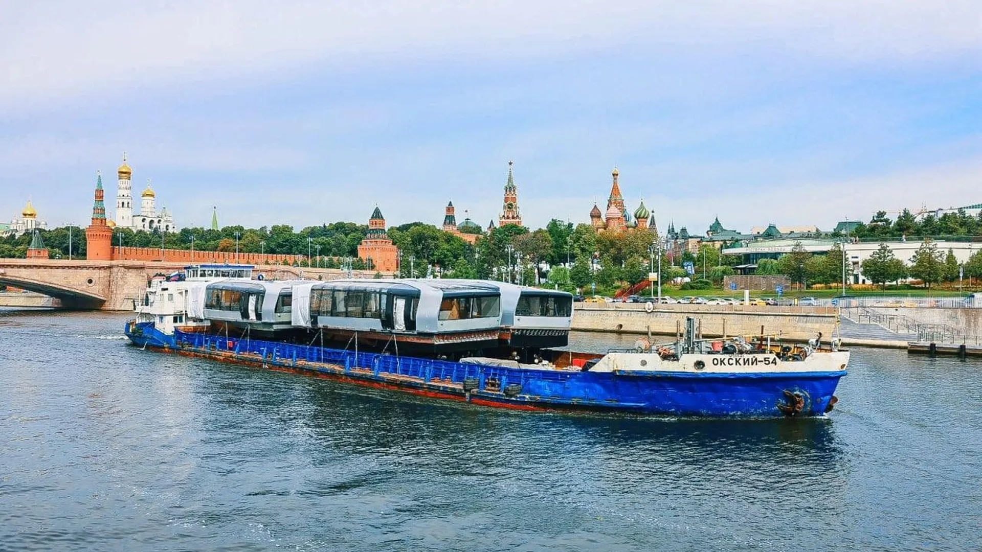Первые 4 электрических судна прибыли в Москву