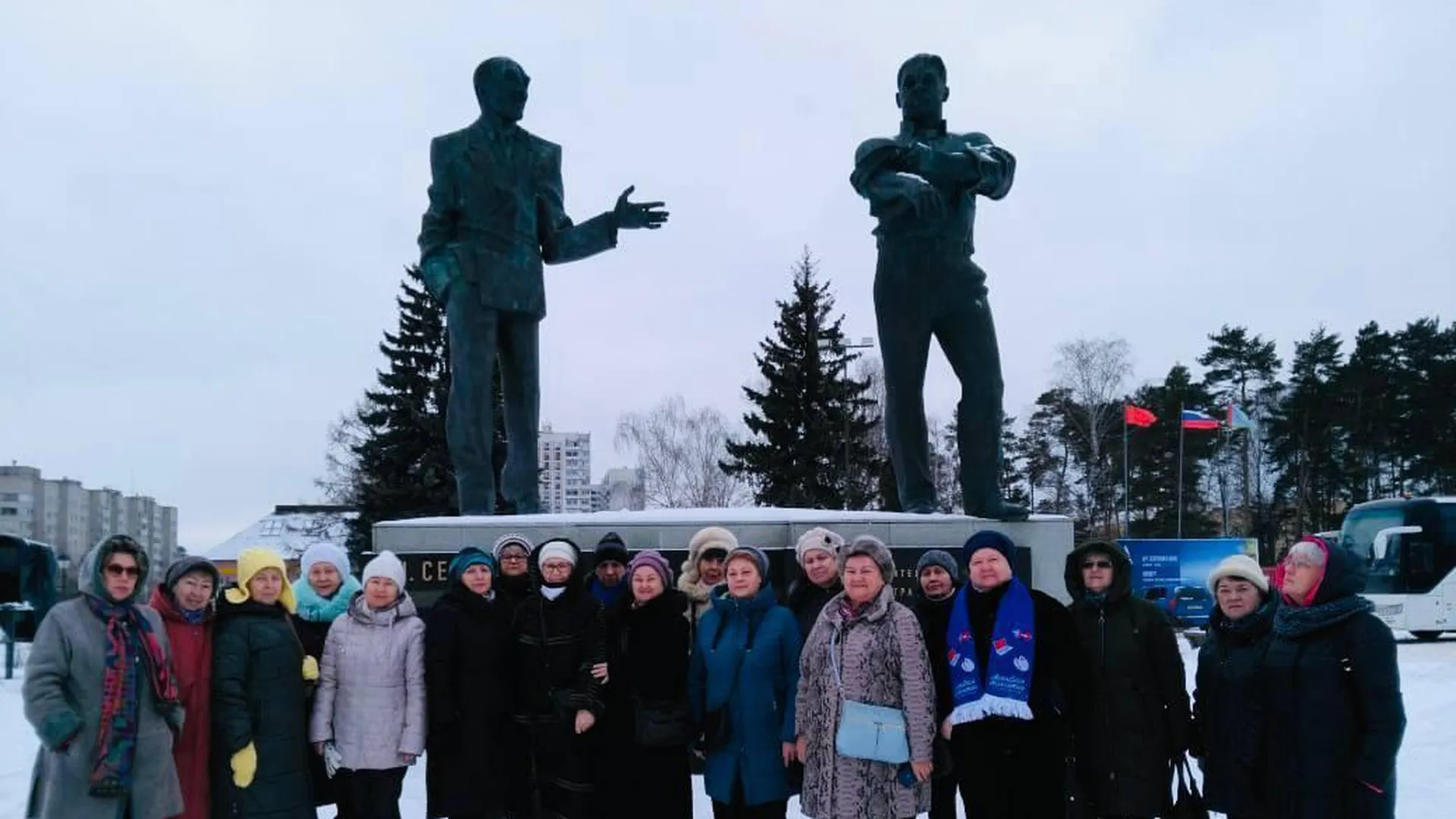 Долголеты из округа Домодедово побывали на экскурсии в городе Черноголовка  | РИАМО