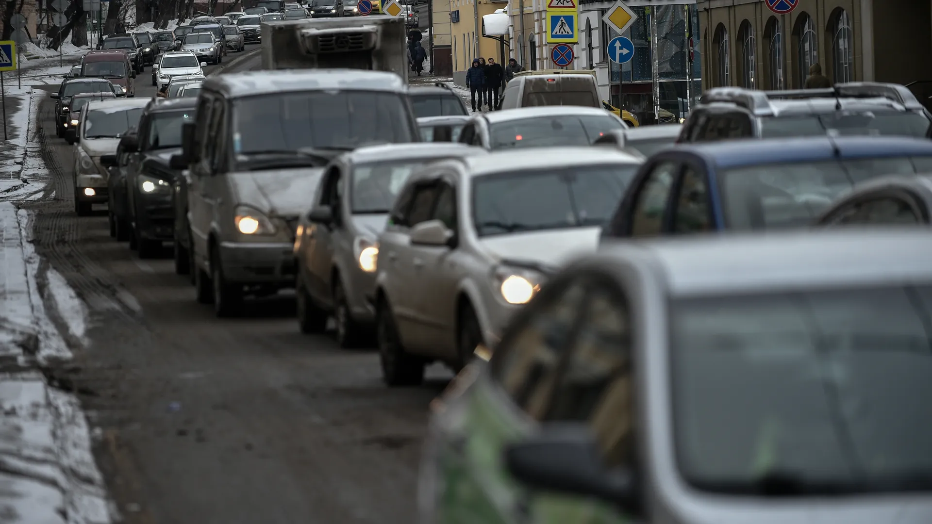 Массовое ДТП затруднило движение к Новорижской эстакаде