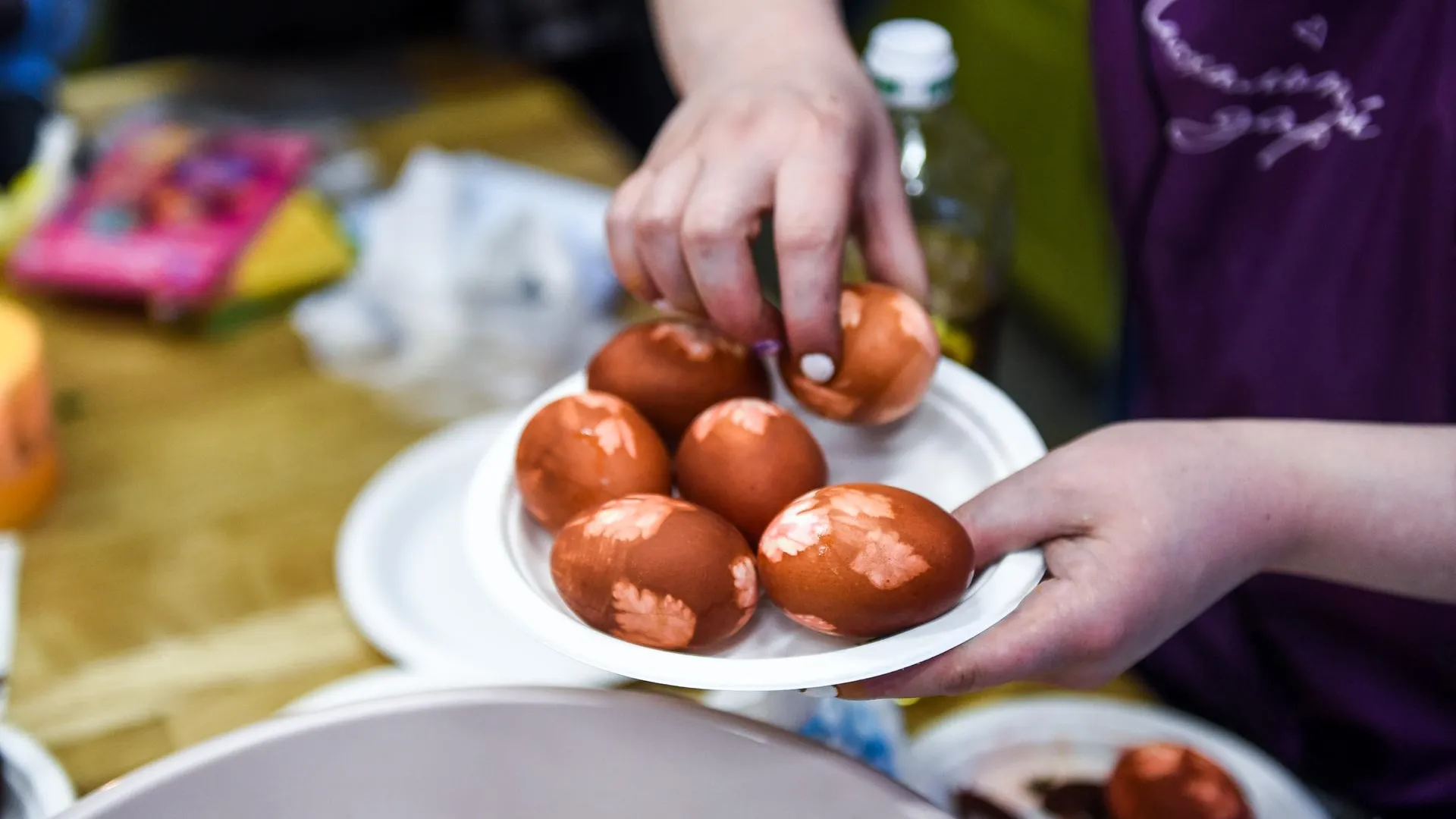 Экономист Морковкин: вероятность подорожания яиц к Пасхе минимальна