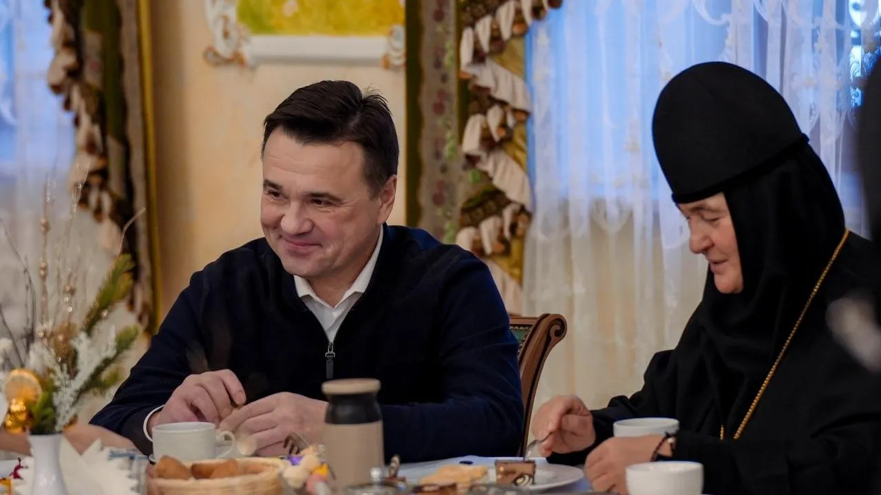 Воробьев пожелал сохранить доброту к миру детям из женского монастыря