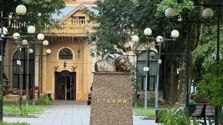 Бюсту Сталину отрезали голову в подмосковном Звенигороде
