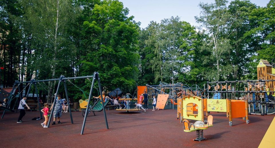 В Красногорске до конца года реконструируют детские площадки по ряду адресов