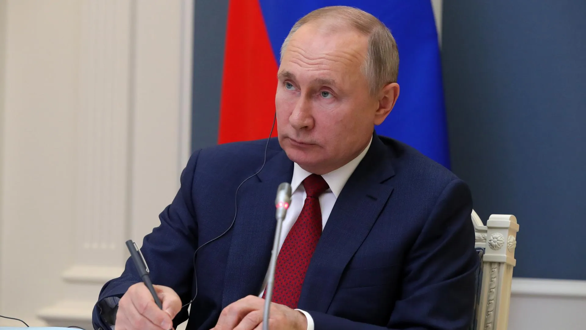 Путин поручил жестко усилить контроль за оборотом оружия в РФ