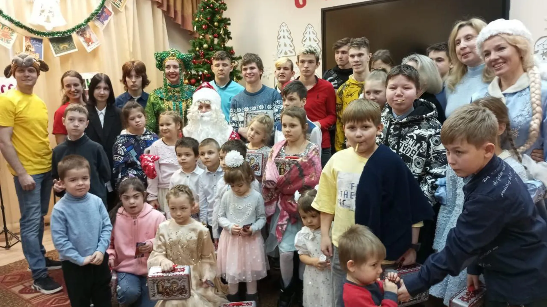 Детям из семейного центра в Щелкове показали музыкальную сказку «Слоненок заболел»