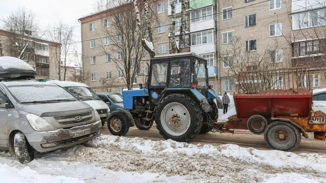 Около 1,5 тыс кубометров снега собрали и вывезли из дворов Люберец за  неделю | РИАМО