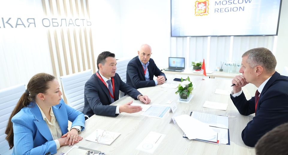 Андрей Воробьев обсудил совместные проекты с послом Беларуси Крутым
