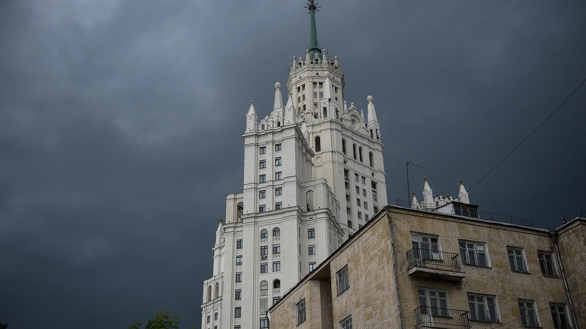 Жителей Московской области предупредили о сильных дождях и грозах
