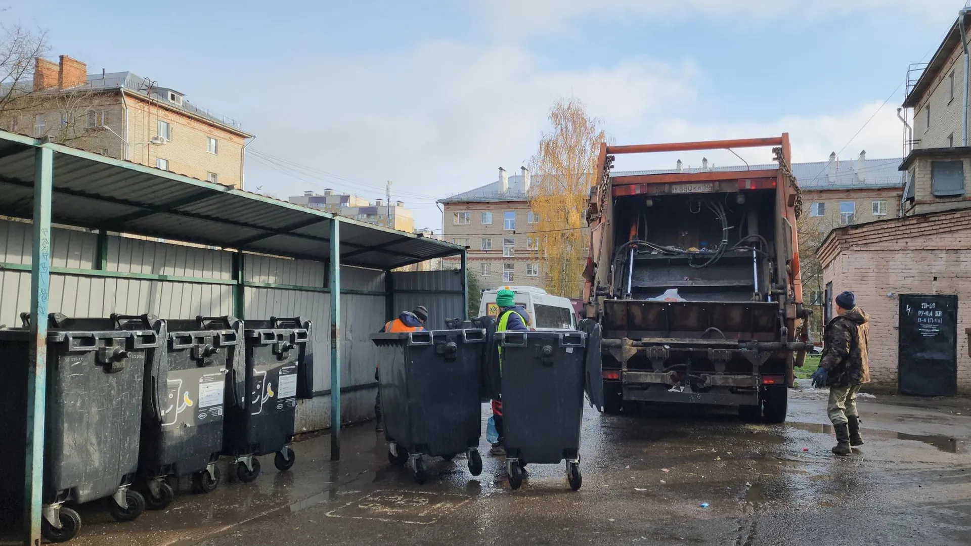УК Подольска заменила баки на контейнерной площадке после обращения жителей