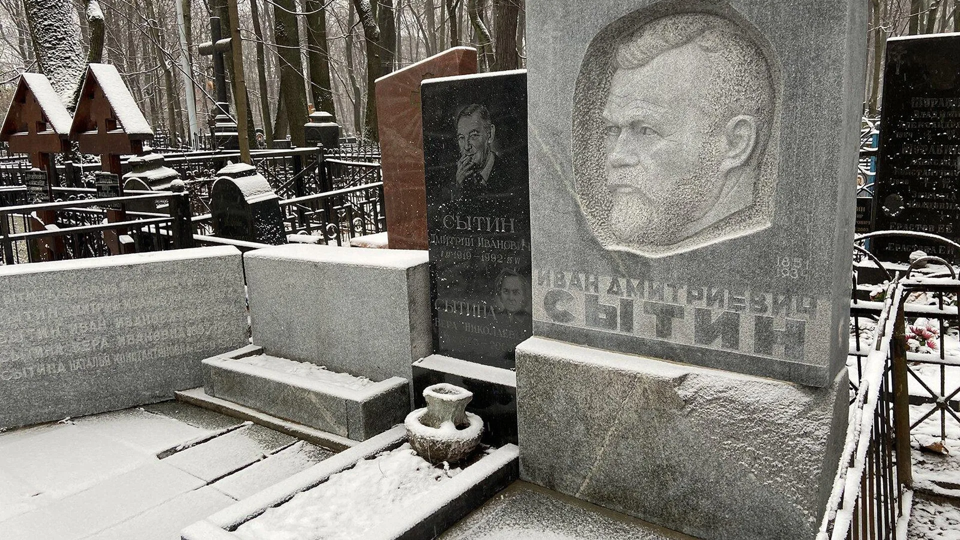 Более 150 исторических надгробий отреставрировали на кладбищах Москвы за 5 лет