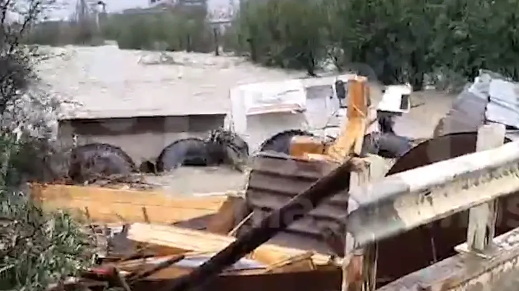 Опубликовано видео потопа на Чукотке, который прорвался в аэропорт
