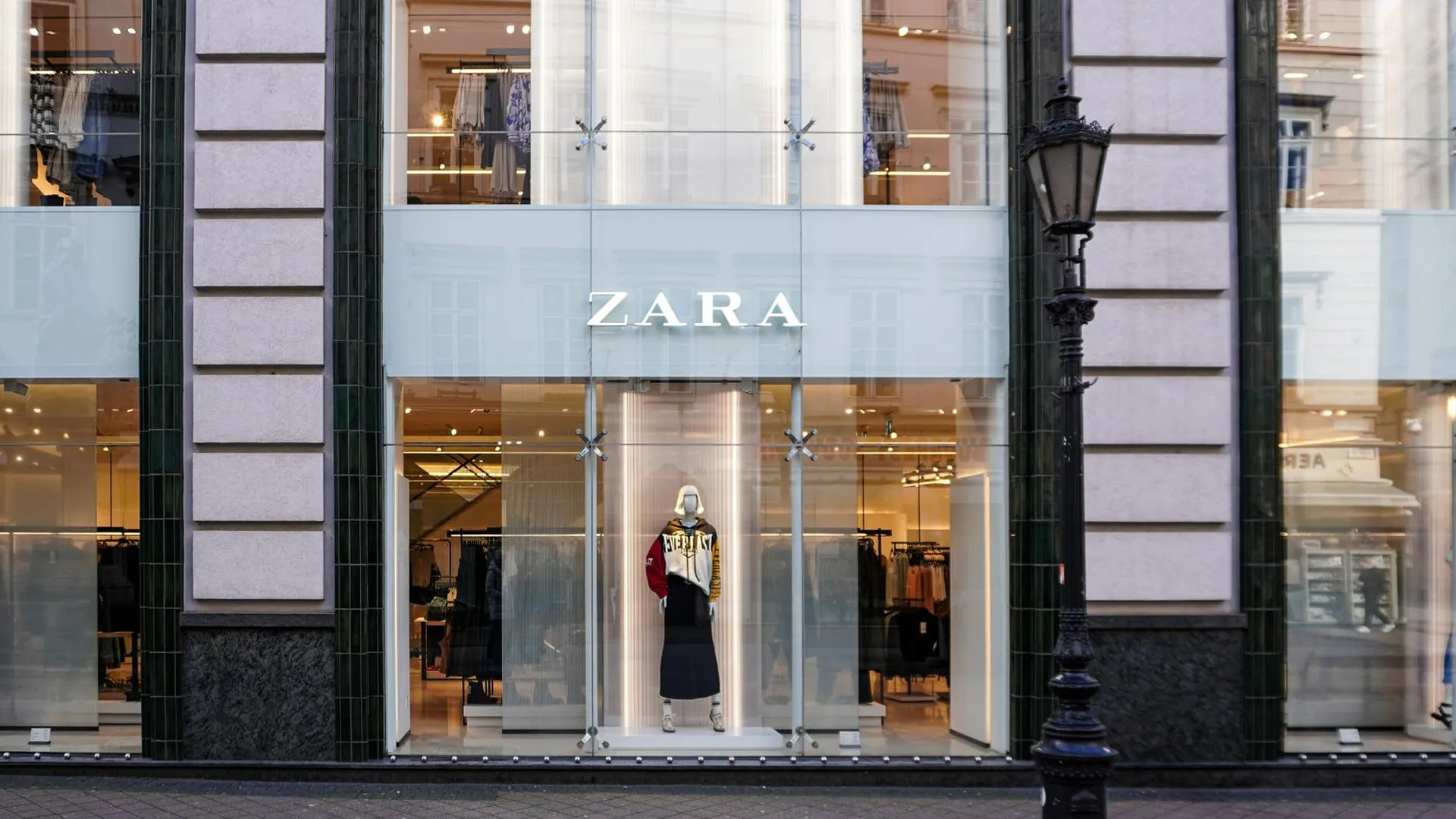 Открывшиеся на месте Zara магазины закончили год с миллиардами убытка