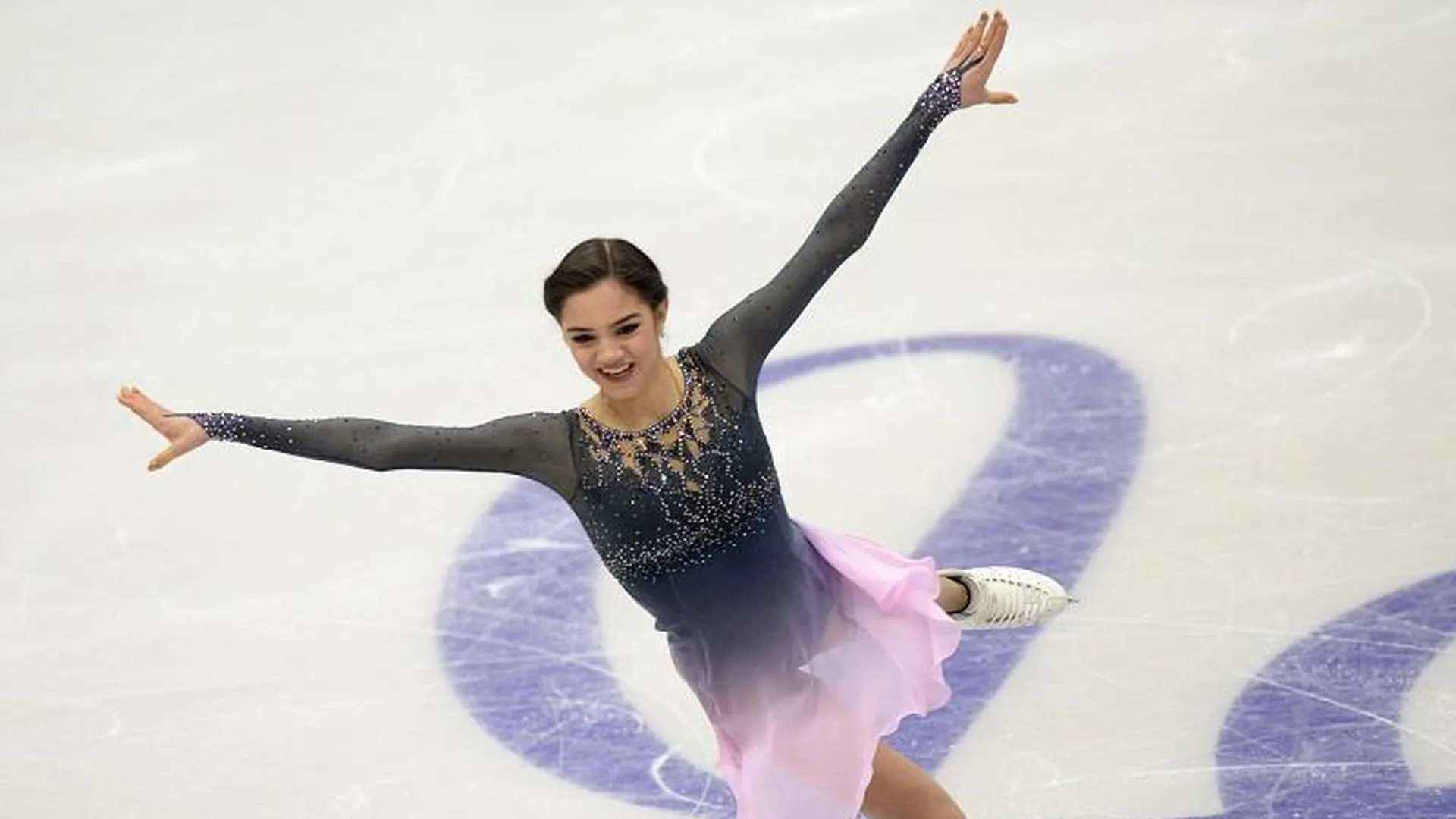 Медведева установила мировой рекорд в короткой программе на Олимпиаде