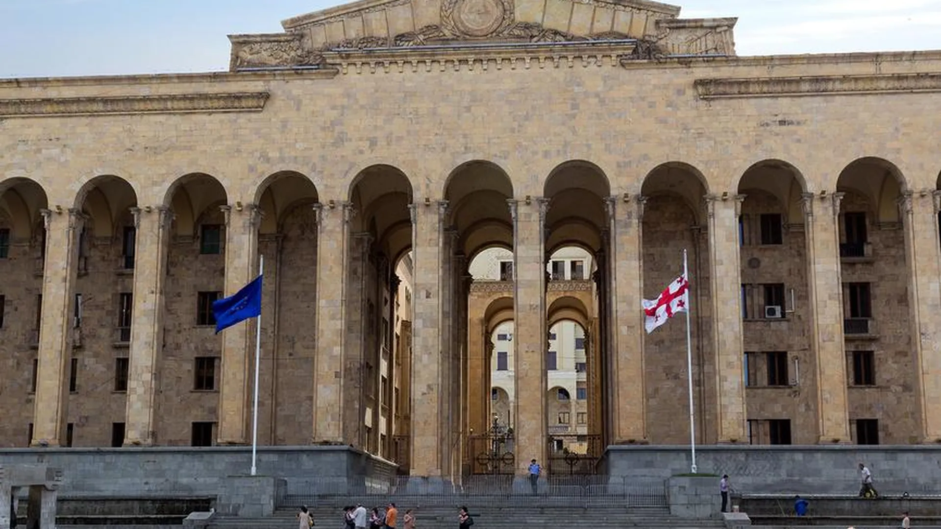 Здание парламента Грузии в центре Тбилиси
