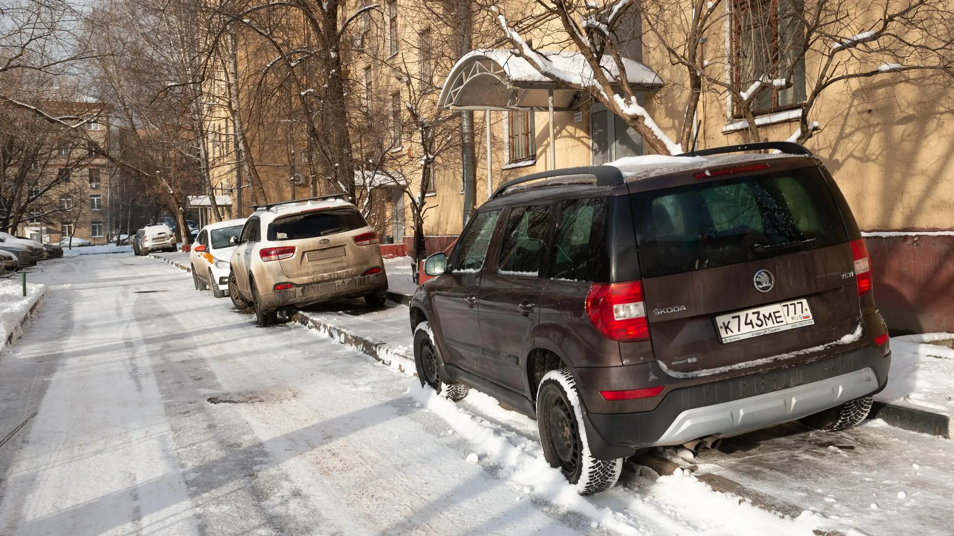 Автолюбителей Подольска просят соблюдать чистоту и выкидывать пустые бутылки в мусорки