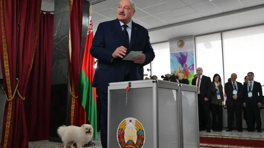 Шпиц Лукашенко по кличке Умка пометил избирательный участок в Минске