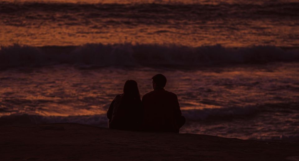Девушку смыло в море во время свидания на пляже в Сочи