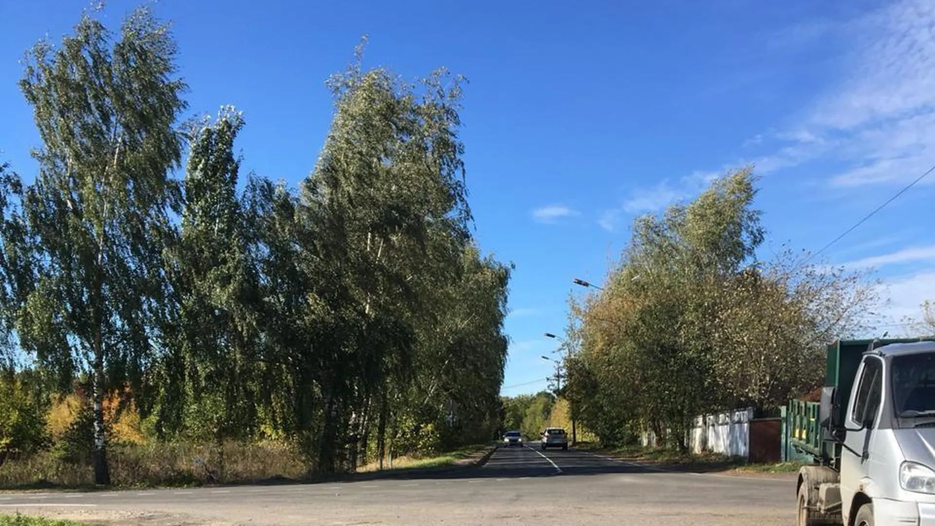 Водители сломали дорожный знак, ограничивающий проезд по центру поселка в  Подольске | РИАМО в Подольске