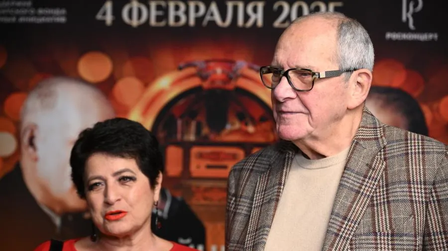 Жена Эммануила Виторгана опровергла слухи о госпитализации актера