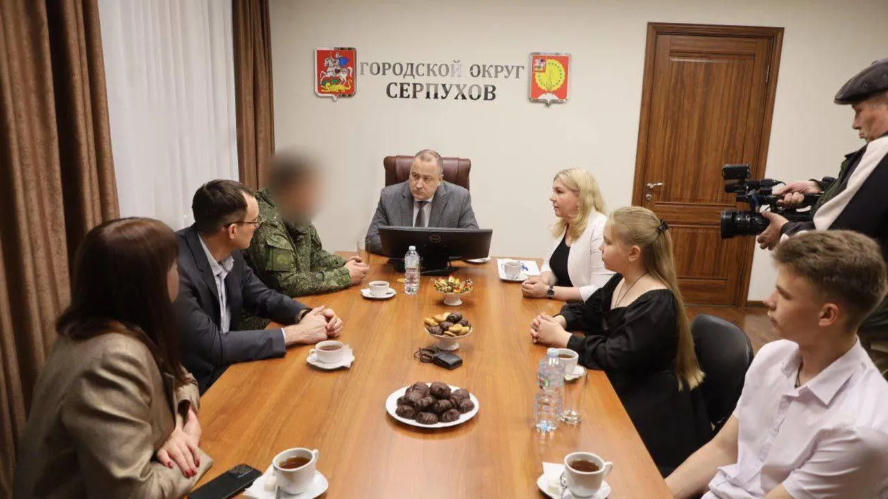 Глава Серпухова встретился с участником СВО