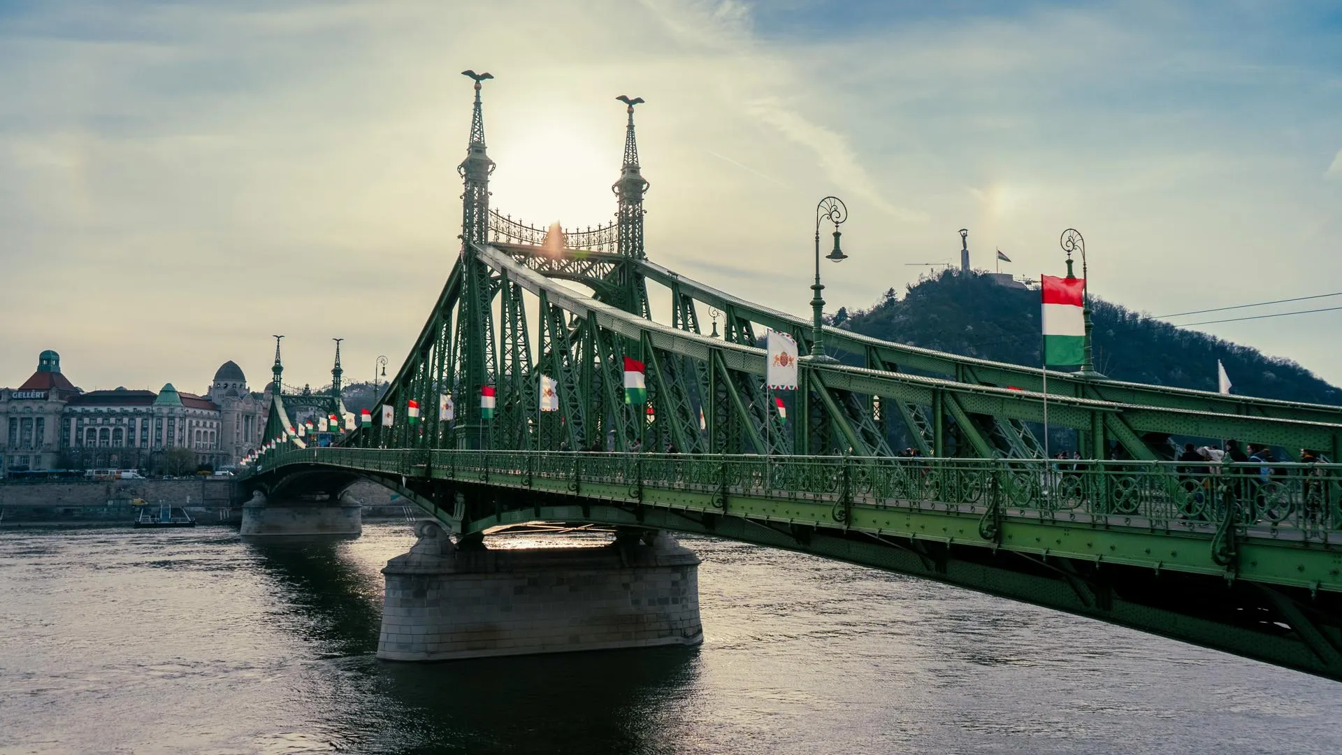 Венгрия помешала Евросоюзу отправить Украине прибыль с российских активов