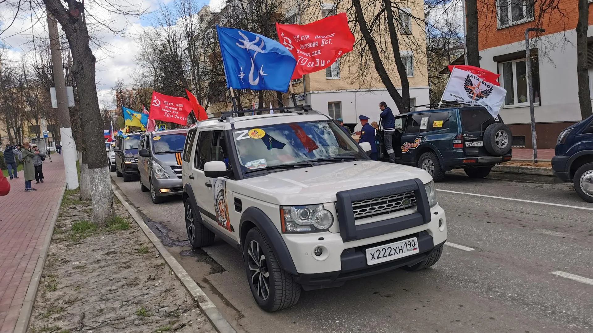 Участники автопробега в честь 77‑ой годовщины Победы возложили цветы в  Подольске | РИАМО в Подольске