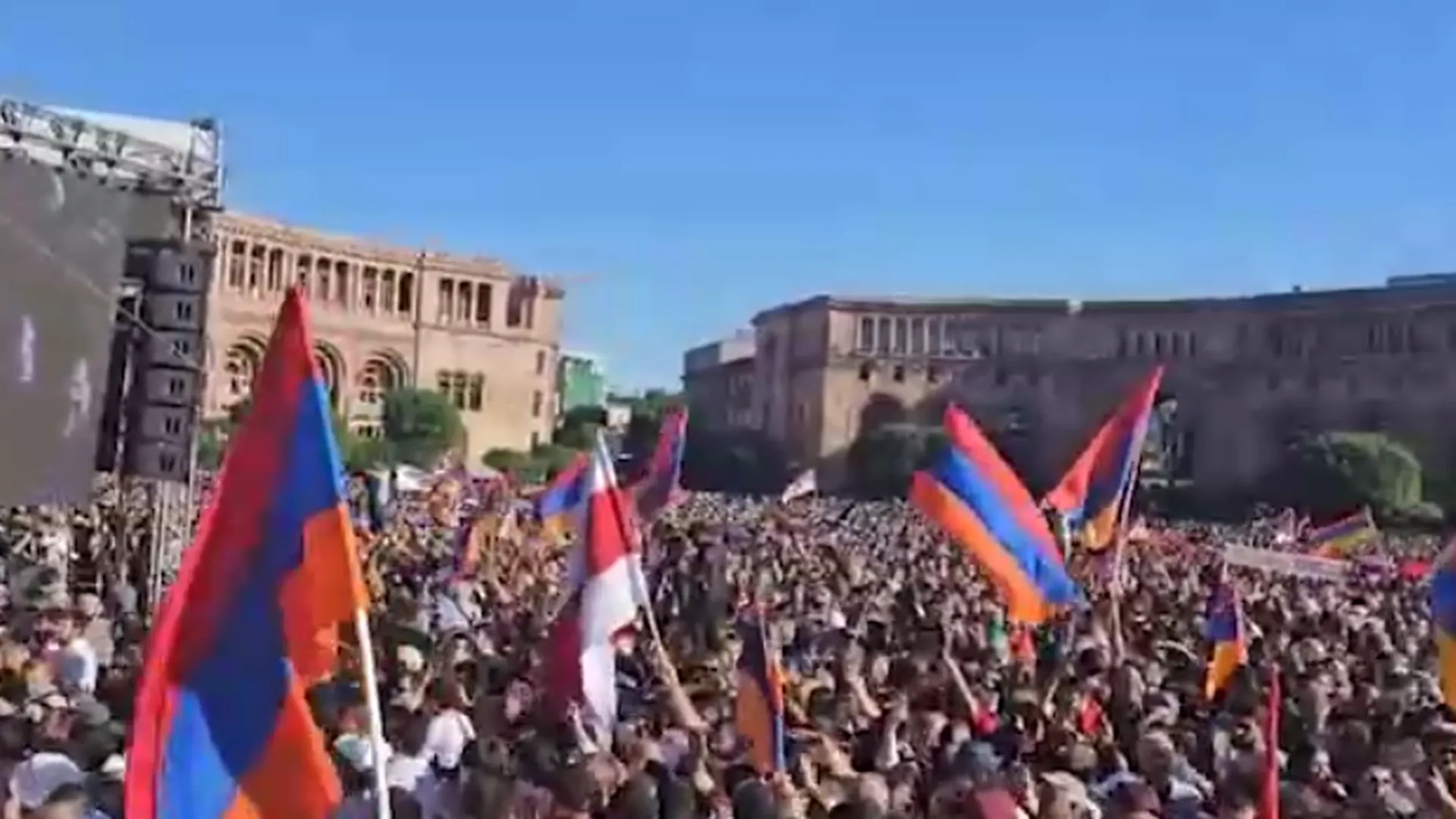 В Ереване продолжается митинг за отставку Никола Пашиняна