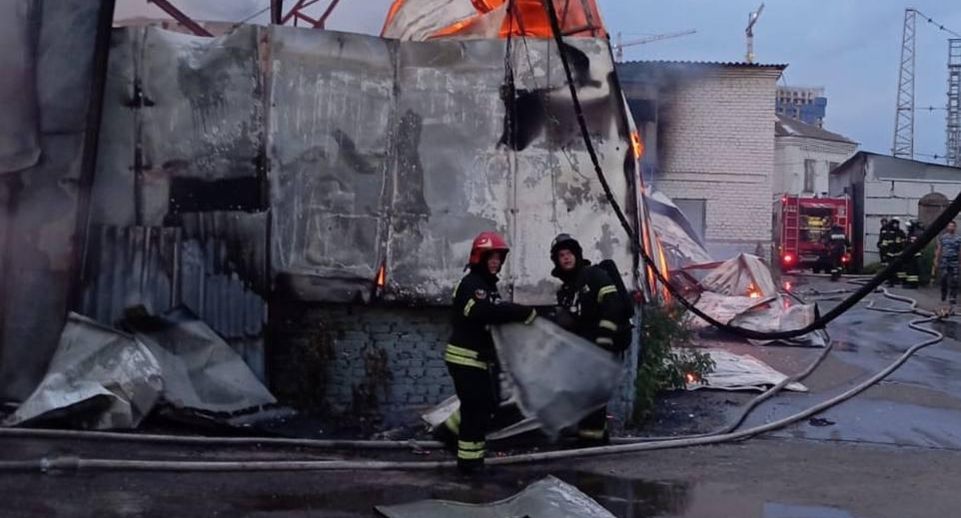 В Москве пожар на Грузинском вале тушат 37 спасателей
