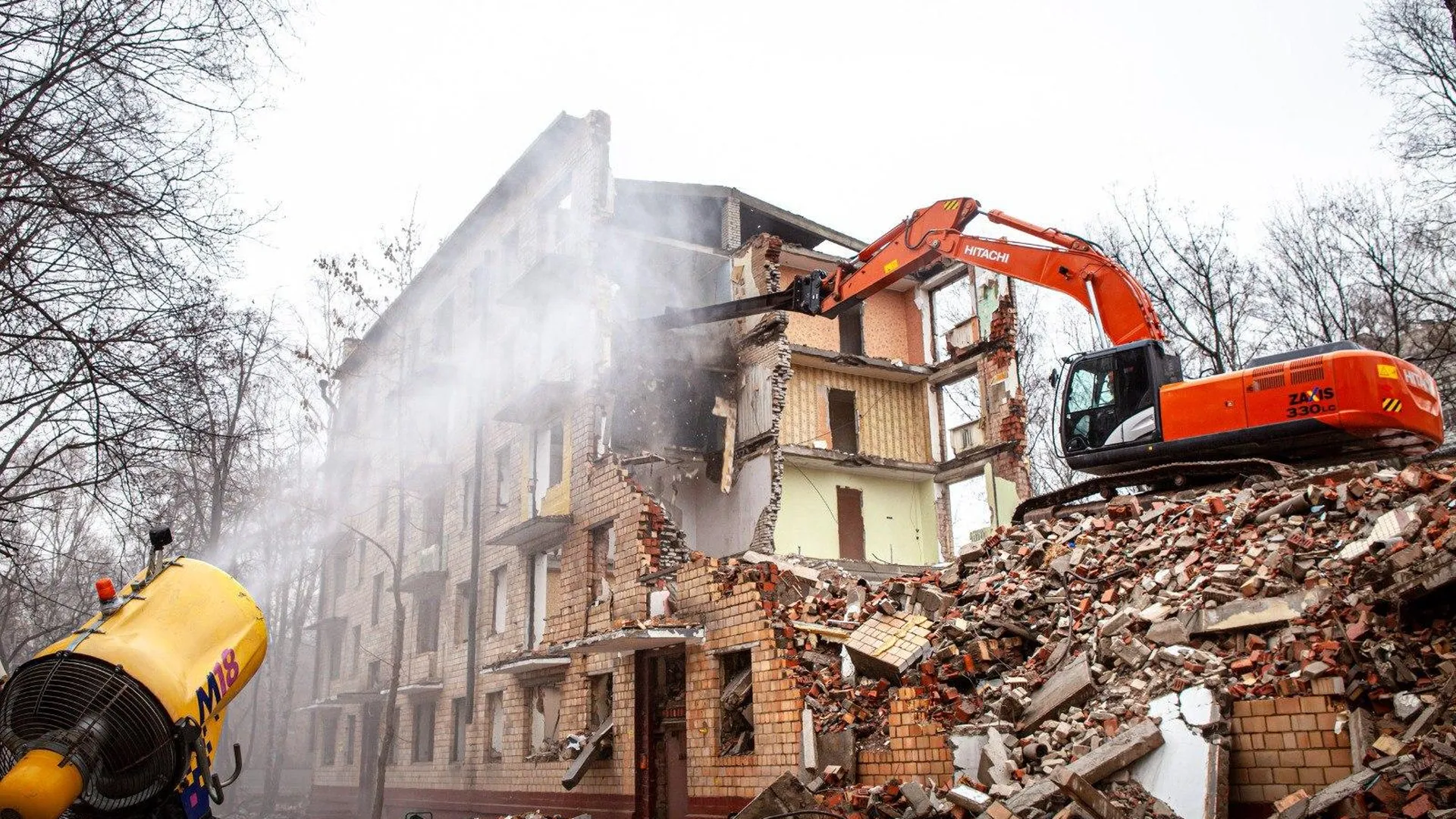 На западе Москвы демонтировали три пятиэтажки по реновации