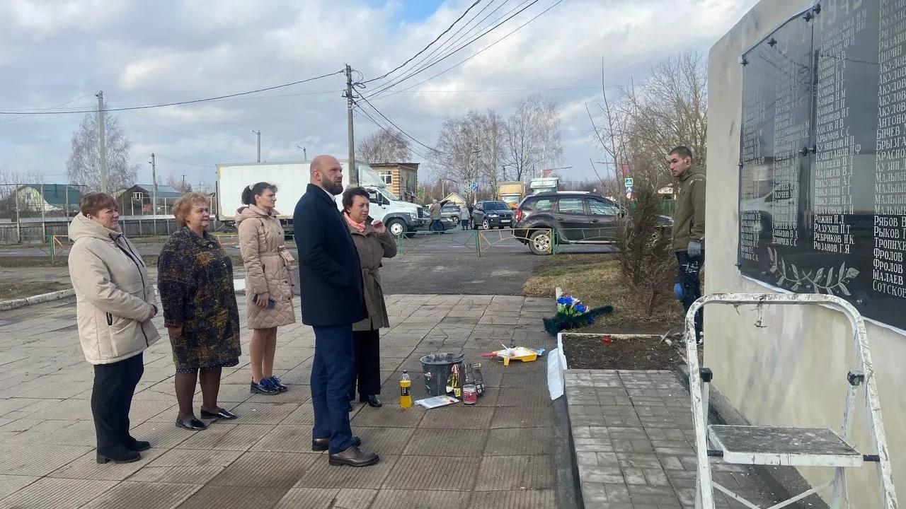 Ход ремонтных работ памятников участникам ВОВ проверили в Павловском Посаде