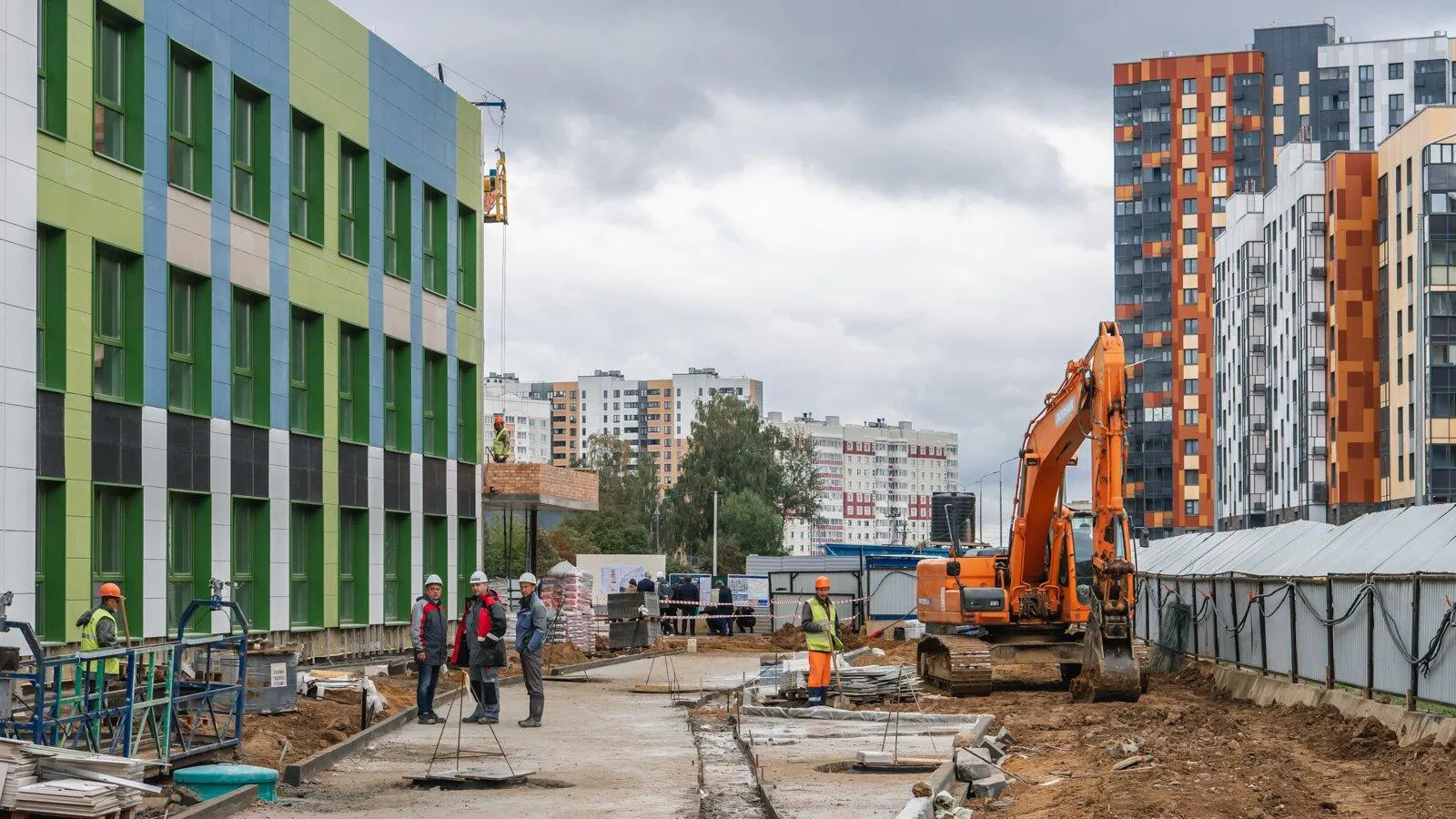 Готовность школы с детским садом в ЖК «Кленовые аллеи» новой Москвы  составляет 70% | РИАМО