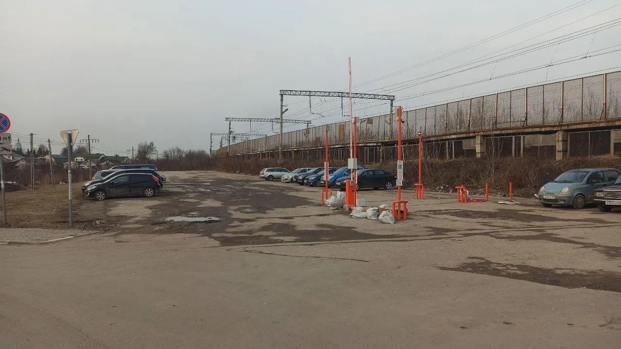 На ж/д станции Коломны ликвидировали незаконные ограждения парковки