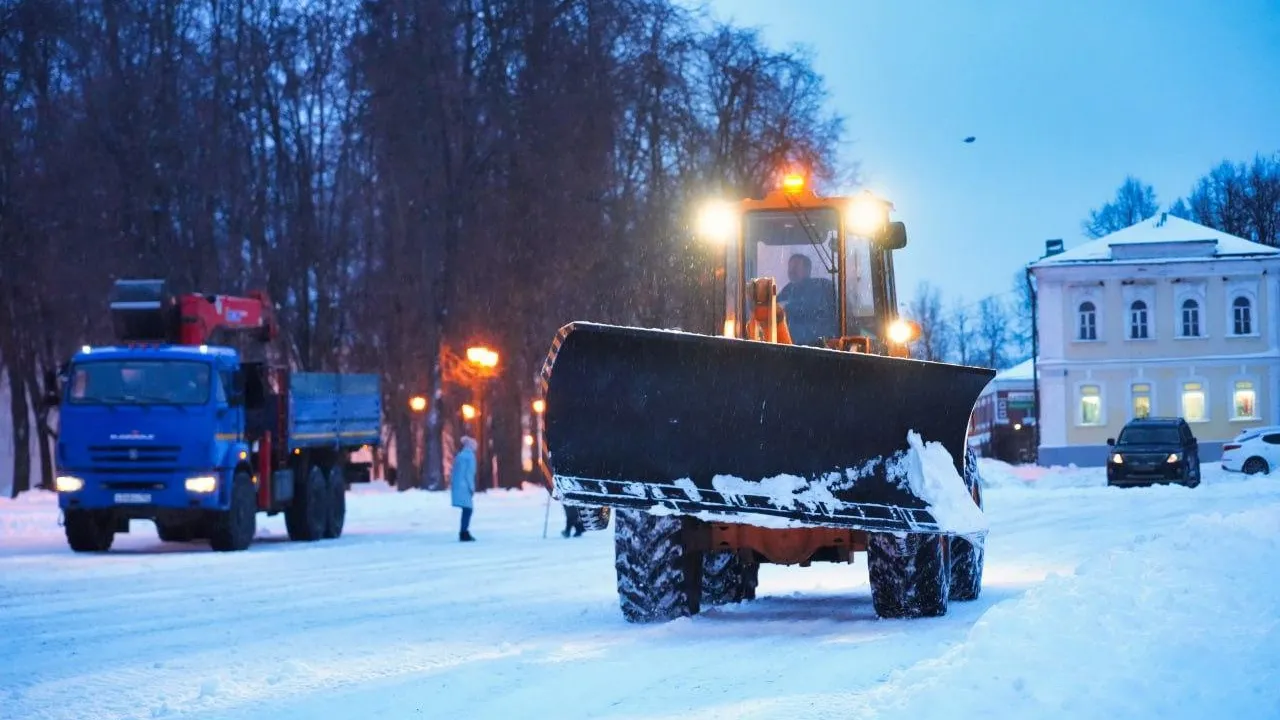 В Сергиево‑Посадском округе коммунальщики устраняют последствия сильного снегопада