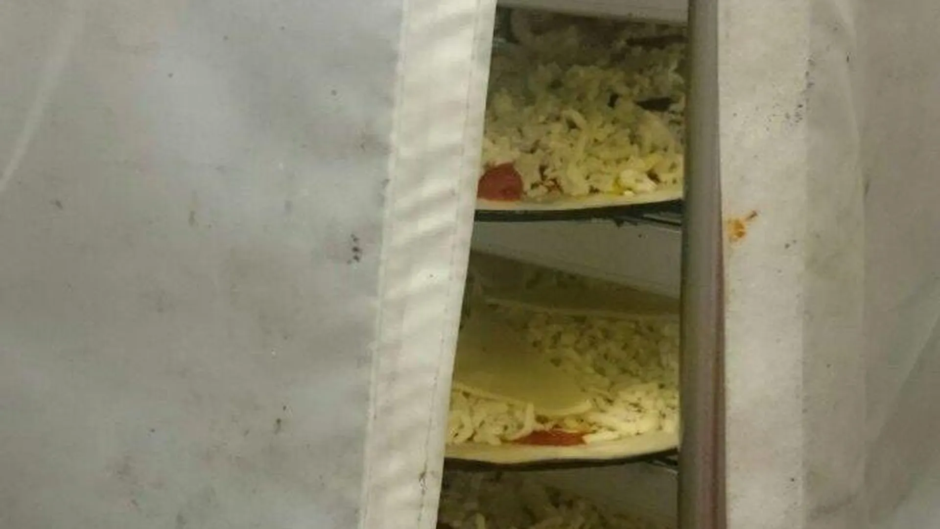 Пиццу с просроченной колбасой выявили в «Ашане» в Одинцовском районе