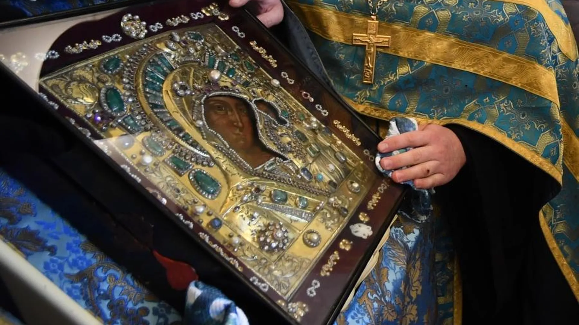 Чудотворную Казанскую икону доставили на Пасху в храм Христа Спасителя