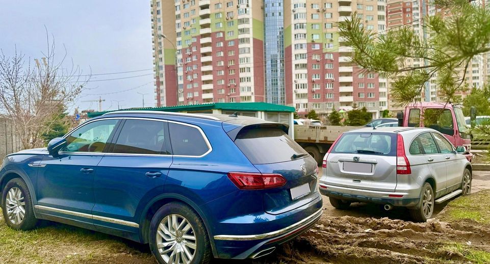 70 случаев неправильной парковки во дворах зафиксировано в Подмосковье за апрель