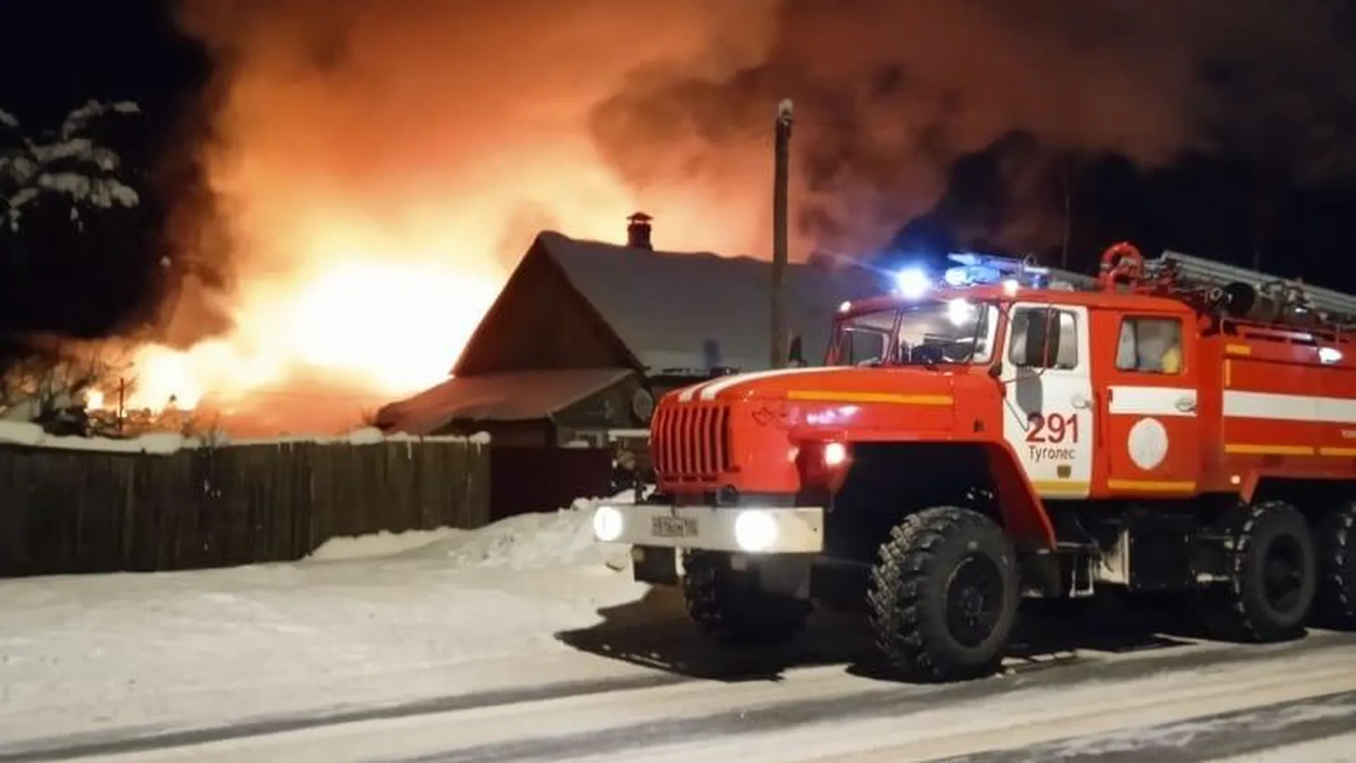 Пожарный погиб при тушении дома в округе Пушкинский